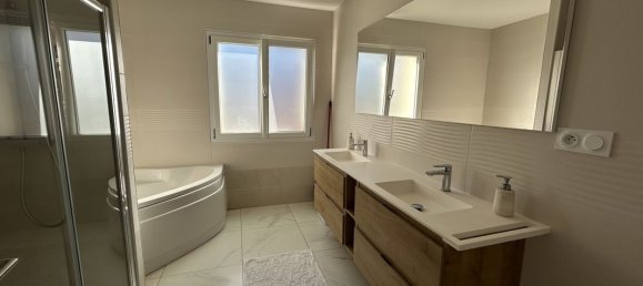 3 bedrooms House in Egletons, France No. 100796 9