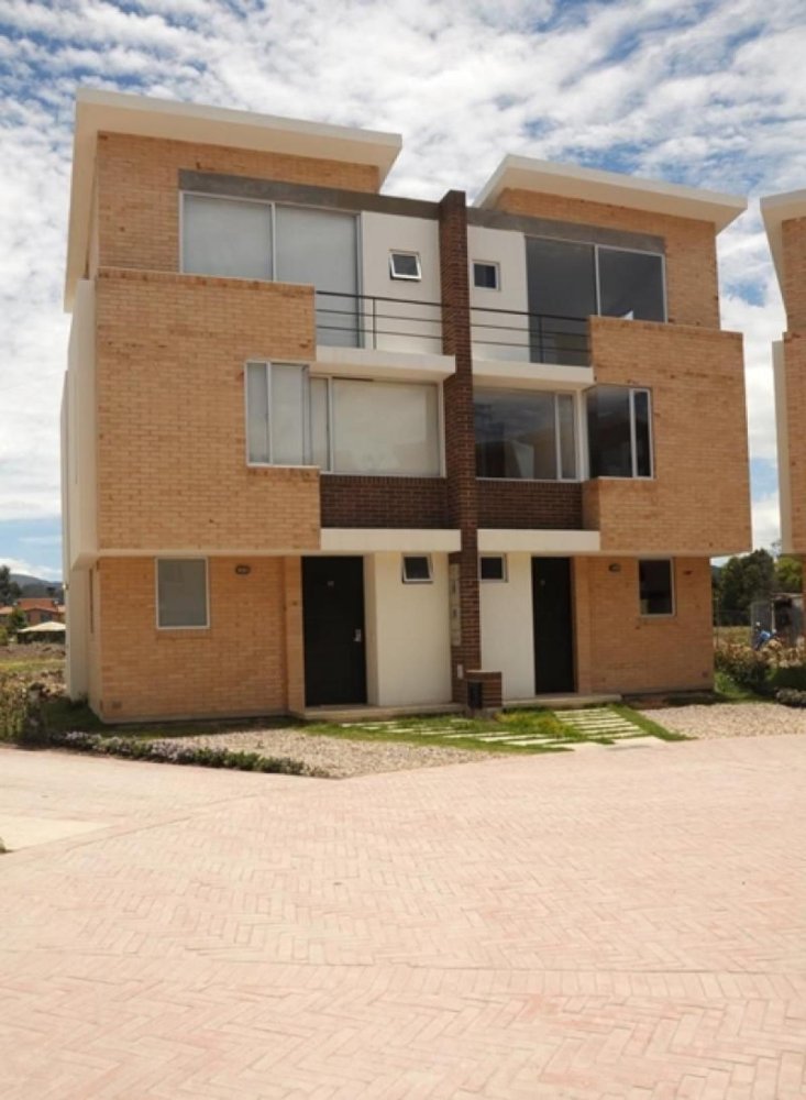 3 bedrooms House in Cundinamarca, Colombia No. 7046