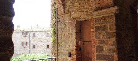 3 Schlafzimmer Wohnung in Montecatini Val di Cecina, Italy, Nr. 1393 6