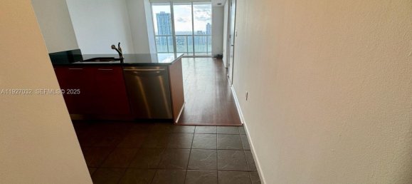 1 bedroom Commercial property for sale in Miami, Miami-Dade, Florida, USA № 614491 2