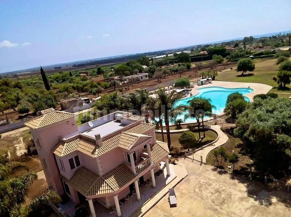 3 bedrooms Villa in Syracuse, Italy No. 249627