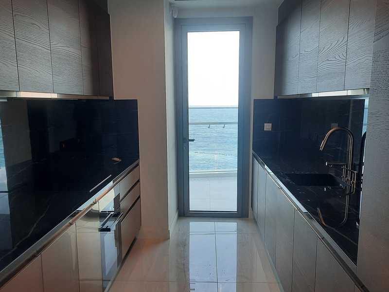 3 bedrooms Apartment in Limassol, Cyprus No. 8656