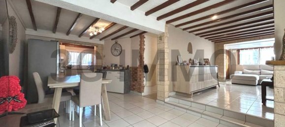 3 bedrooms House in Coubron, France No. 192954 2