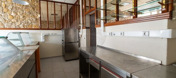 58m² Commercial property in Arruda dos Vinhos, Portugal No. 160569 11