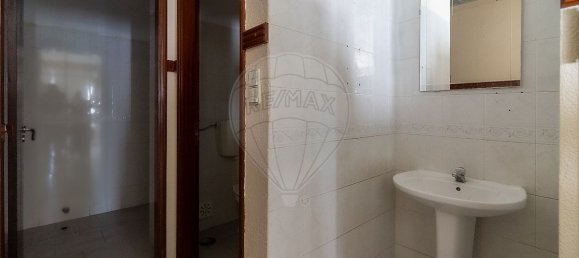 58m² Commercial property in Arruda dos Vinhos, Portugal No. 160569 15