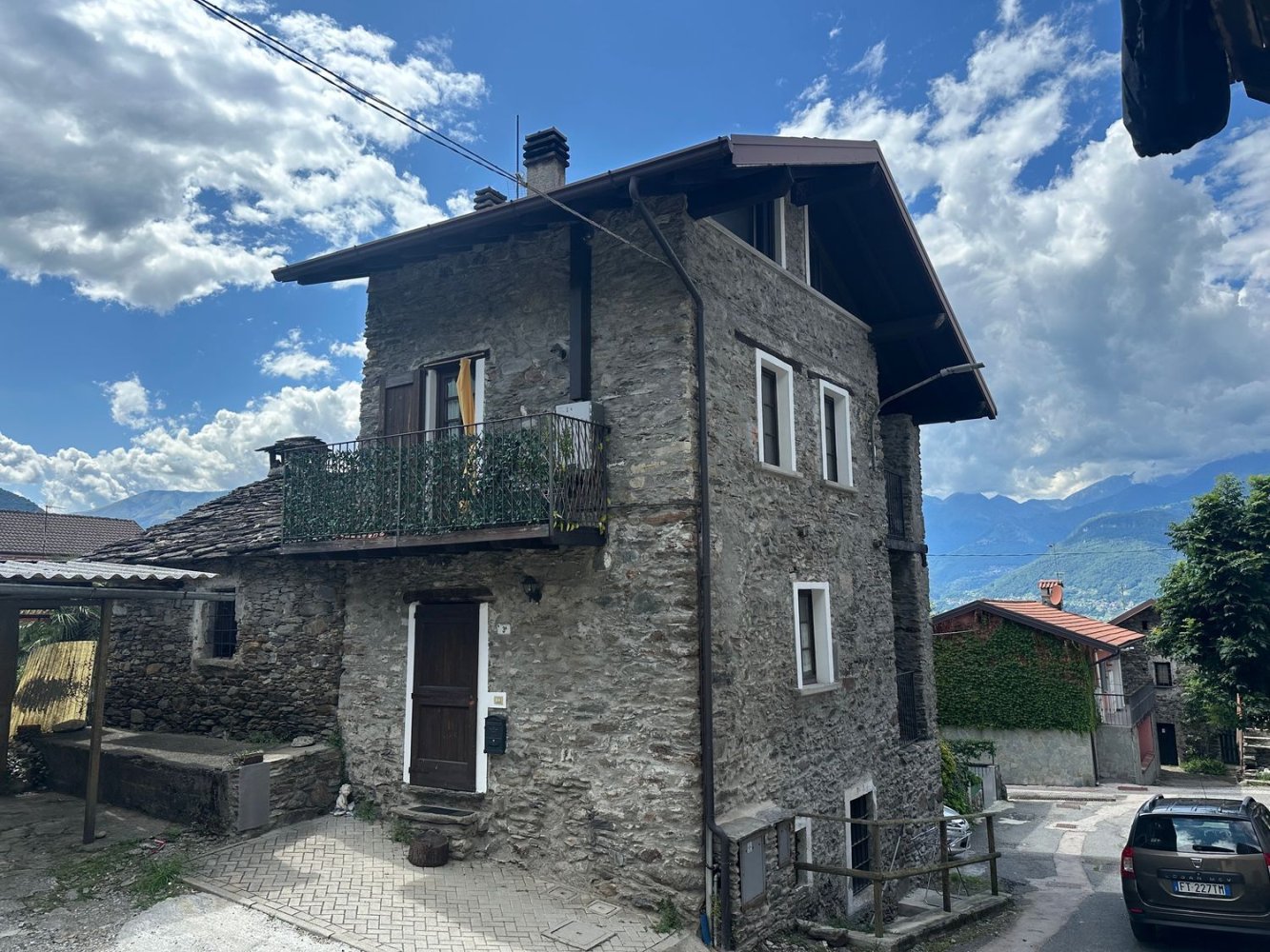 4 rooms House in Colico, Italy No. 258640