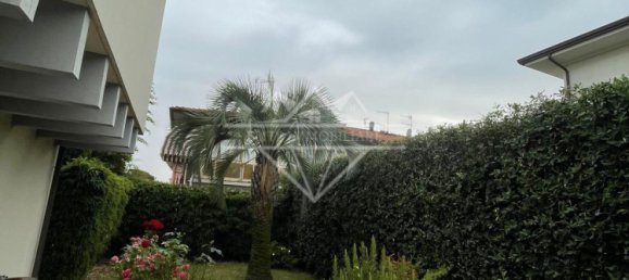 3 bedrooms House in Carrara, Italy No. 189019 6