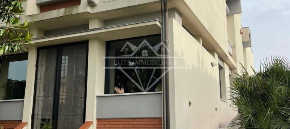 3 bedrooms House in Carrara, Italy No. 189019 3