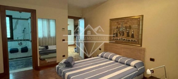 3 bedrooms House in Carrara, Italy No. 189019 8