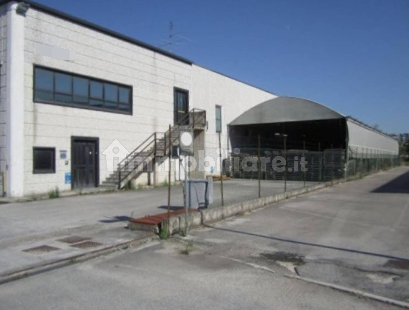 5غرفة مستودع في Ostra, Italy رقم 337518