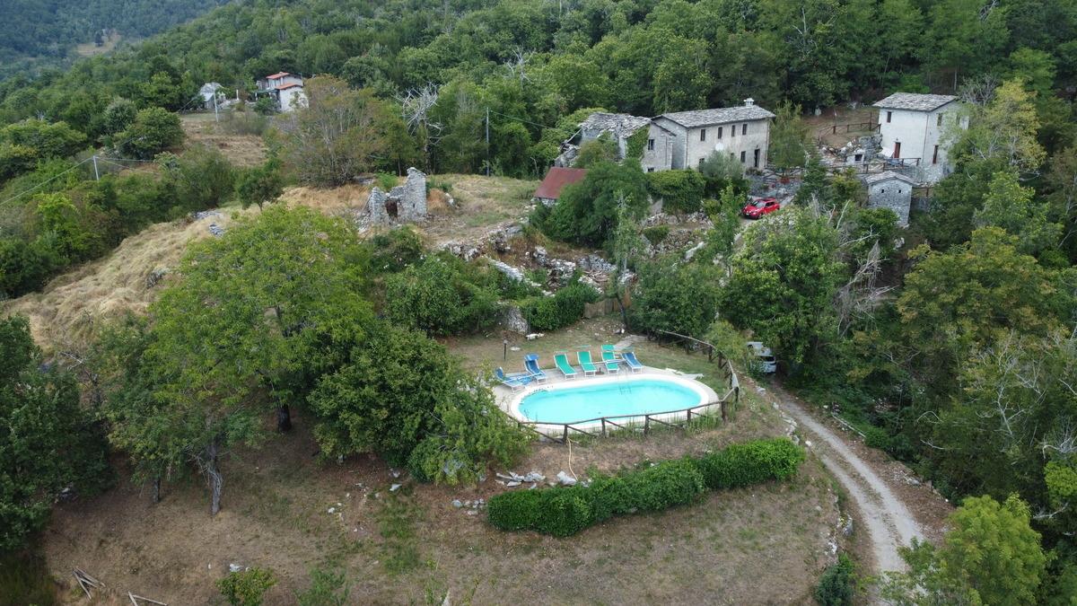 4 bedrooms House in Fabbriche di Vergemoli, Italy No. 237861