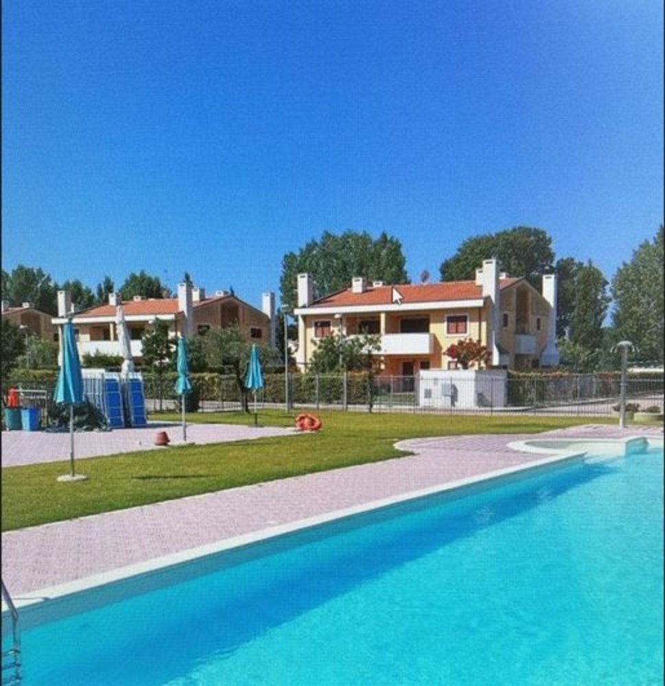 Casa de 3 dormitorios en Fondi, Italy No. 328294