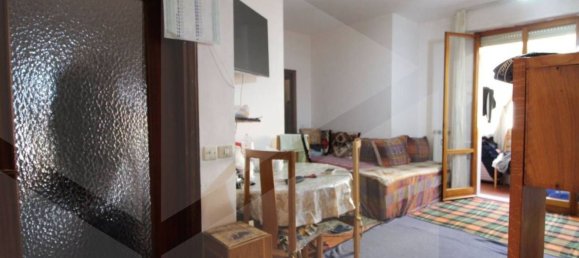 5 rooms Apartment in Cascina, Italy No. 22112 3