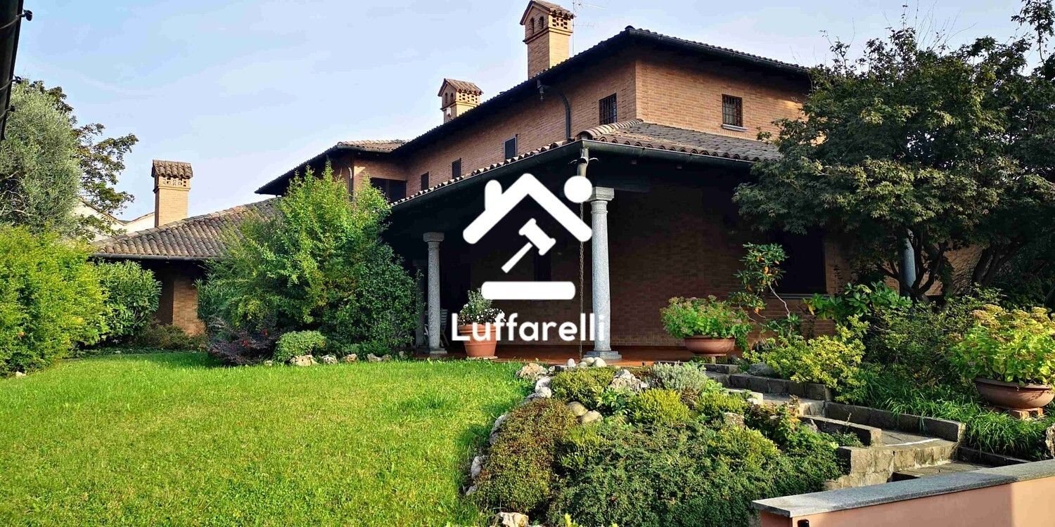 19 rooms Villa in Muggiò, Italy No. 4116