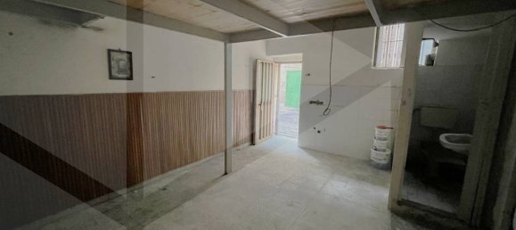 1-Zimmer Gewerbliche Immobilie in Brusciano, Italy, Nr. 24709 2