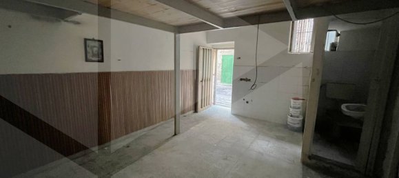 1-Zimmer Gewerbliche Immobilie in Brusciano, Italy, Nr. 24709 8