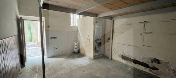 1-Zimmer Gewerbliche Immobilie in Brusciano, Italy, Nr. 24709 10