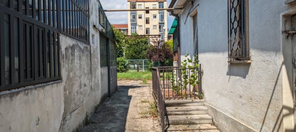 800m² Warehouse in Turin, Italy No. 83622 5