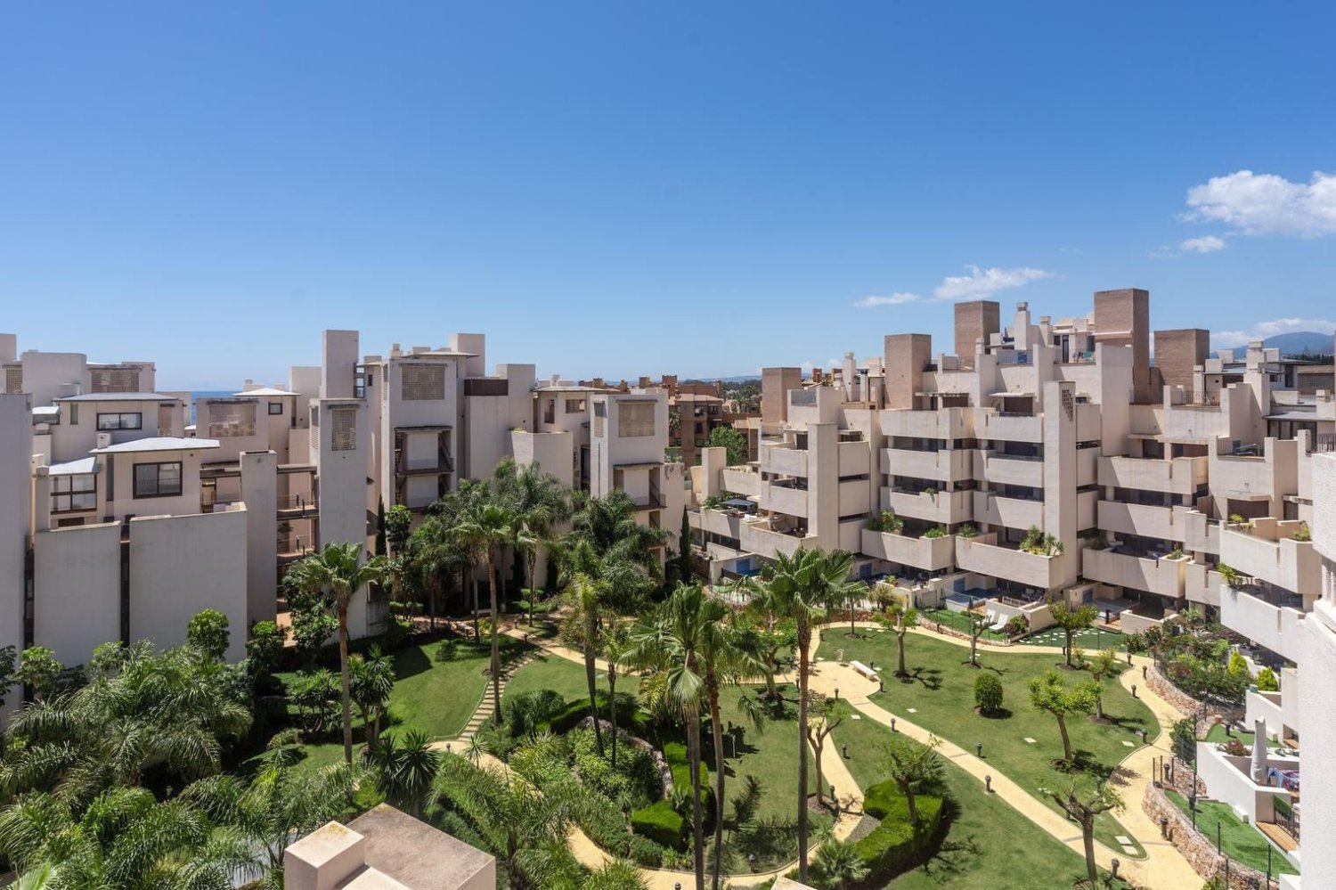 2 bedrooms Penthouse in Estepona, Spain No. 52027