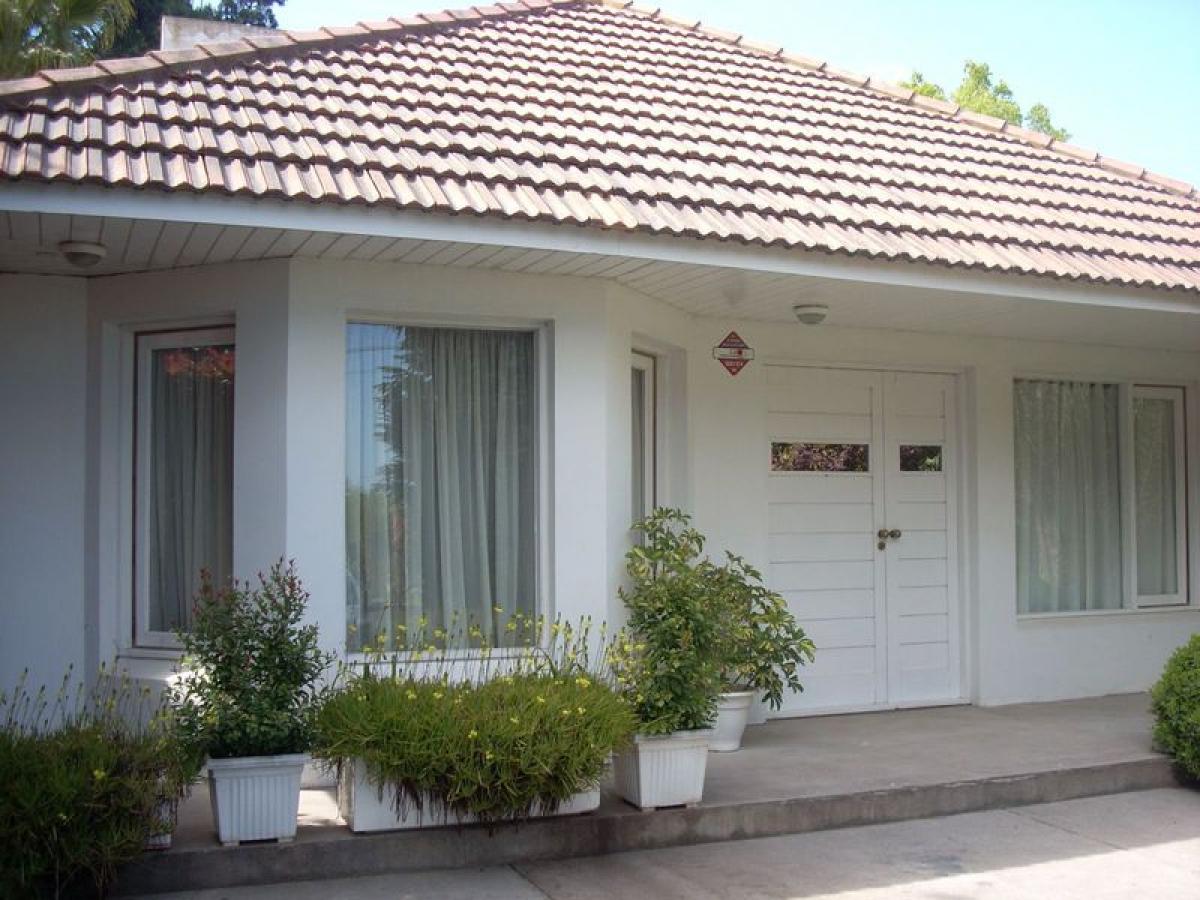 Casa de 3 dormitorios en Buenos Aires, Argentina No. 103211