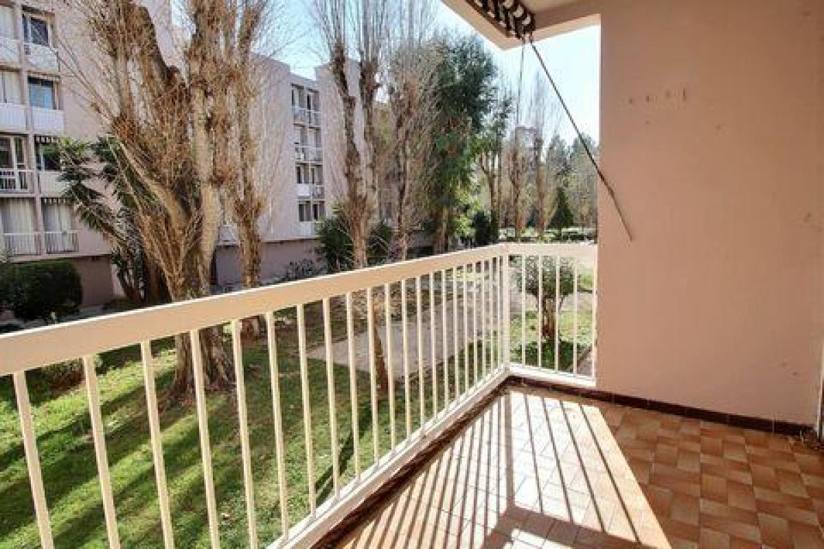 3 bedrooms Condo in Toulon, France No. 14672