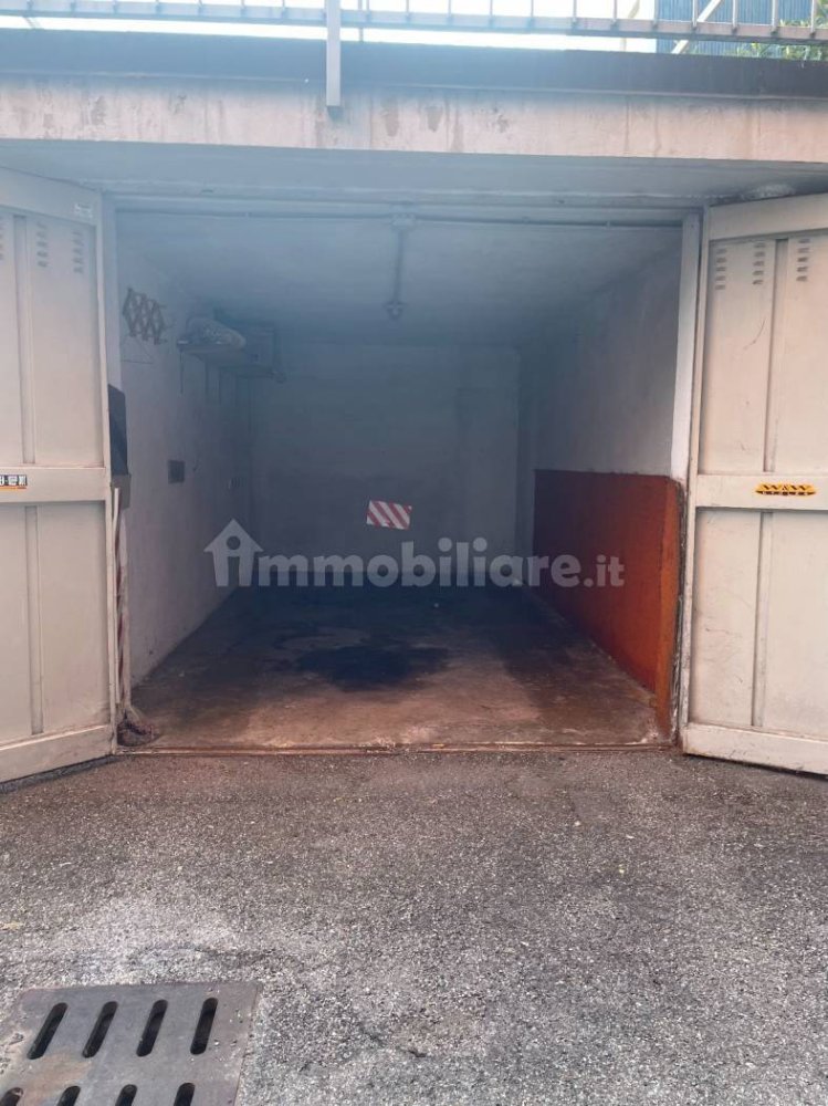 Гараж 11м² в Чезано Босконе, Италия № 278838