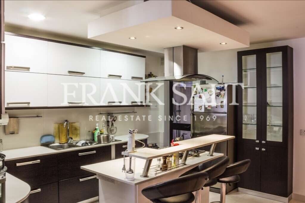 Мезонет с 3 спальнями в Аттард, Мальта № 8812