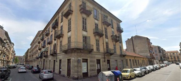 4 rooms Apartment in Turin, Italy No. 9098 2