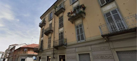 4 rooms Apartment in Turin, Italy No. 9098 9
