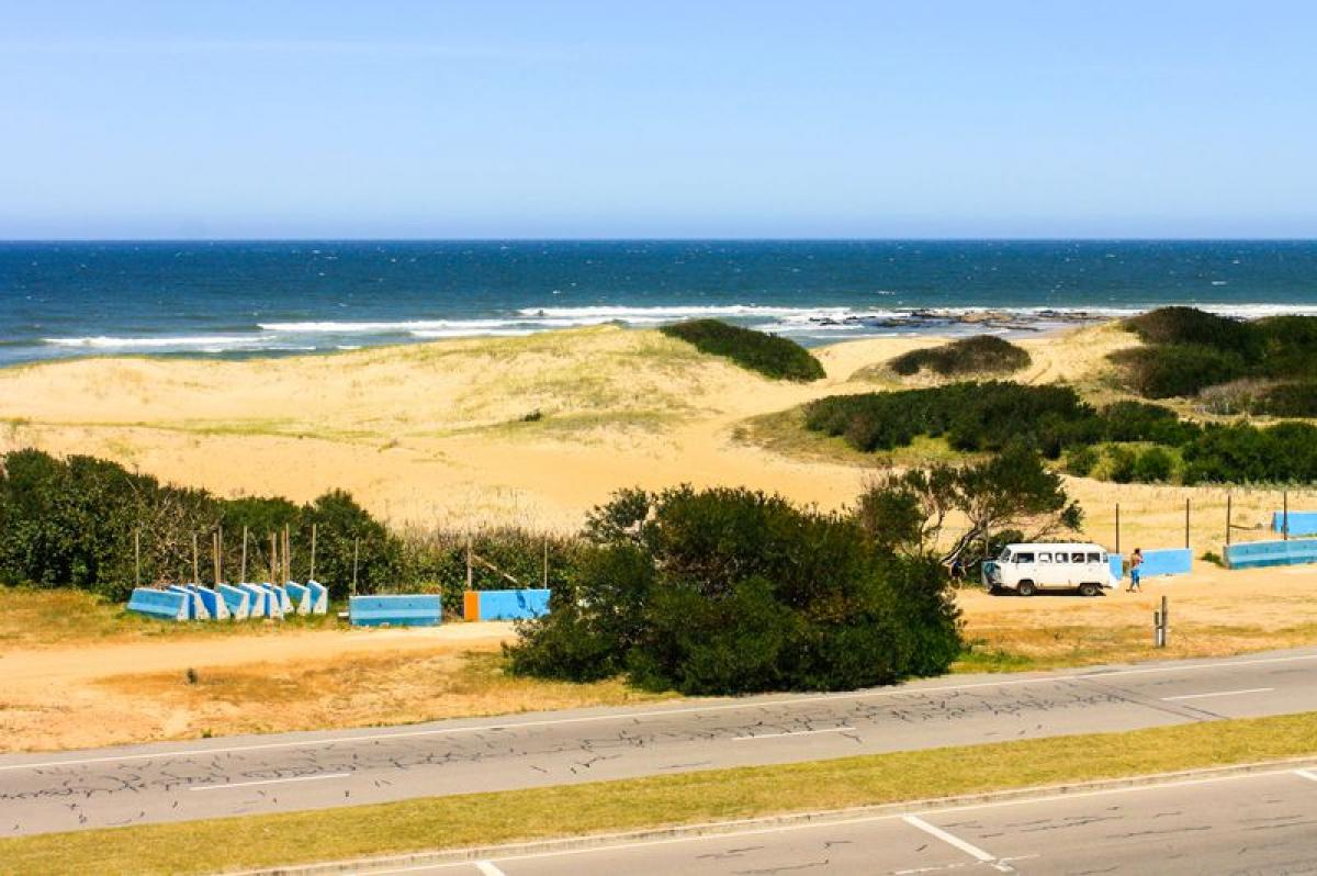 Apartamento de 2 dormitorios en Maldonado, Uruguay No. 5189