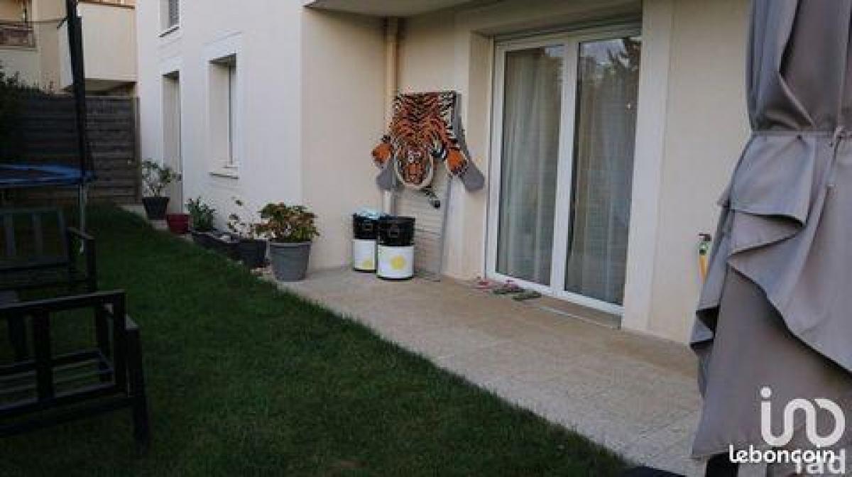 2 bedrooms Condo in Brunoy, France No. 35431