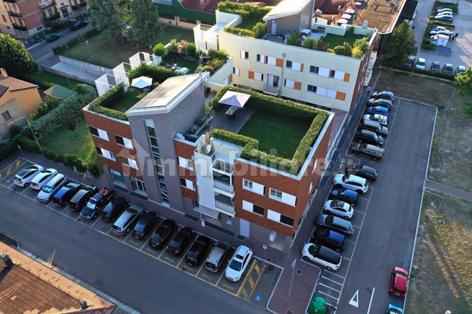 52m² Commercial property in Zola Predosa, Italy No. 315752