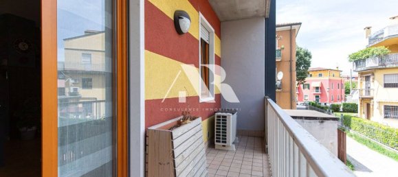 2 bedrooms Apartment in Verona, Italy No. 301817 3