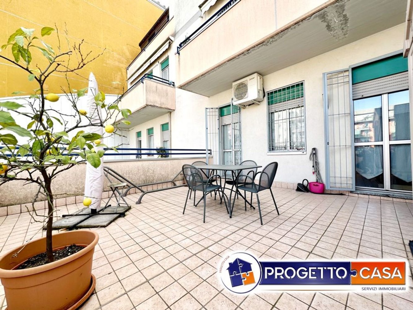 3 rooms Apartment in Milan, Italy No. 269900