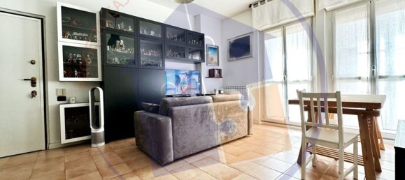 3 rooms Apartment in Milan, Italy No. 269900 3