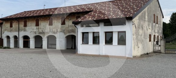 5 bedrooms Villa in Massanzago, Italy No. 356936 2
