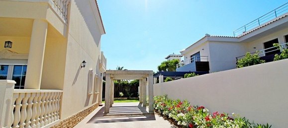 5 bedrooms Villa in Cabo Roig, Spain No. 14588 4