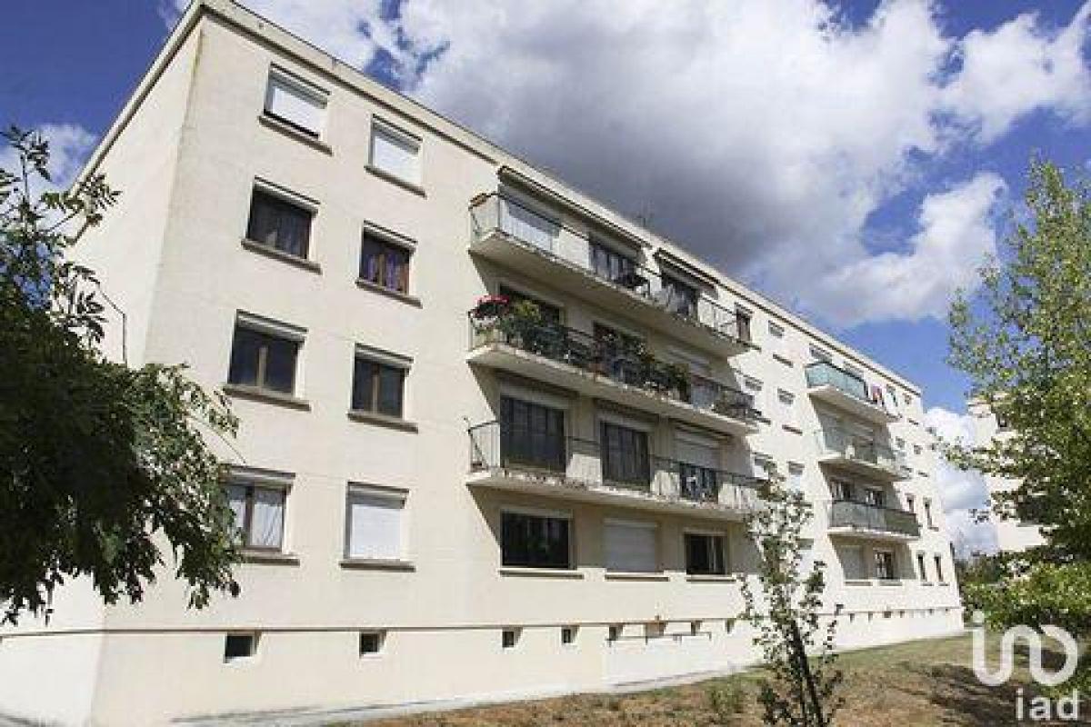 Condominio de 4 dormitorios en Amilly, France No. 9649