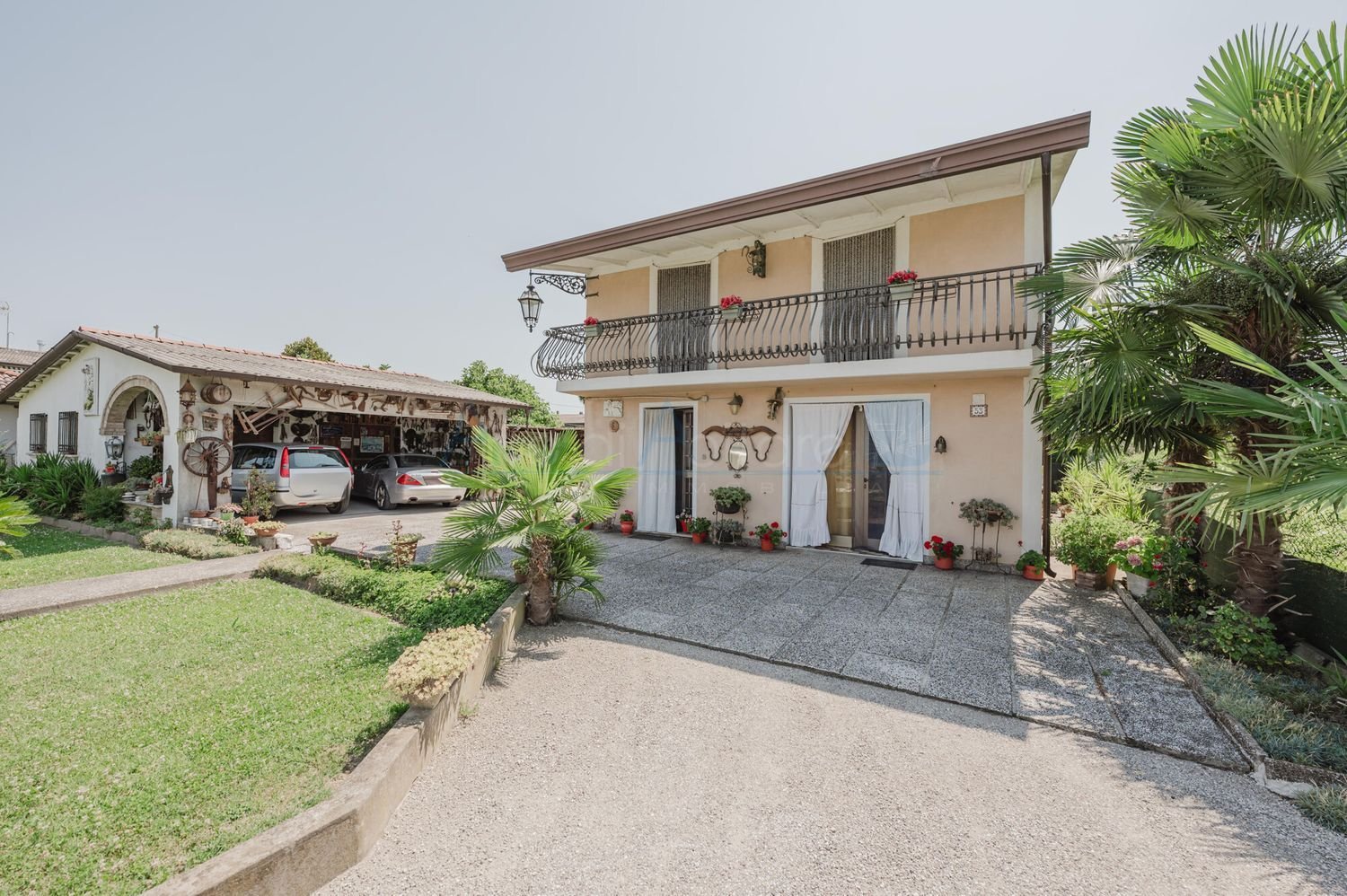 Propriété commerciale à Mira, Italy 129m² No. 298228