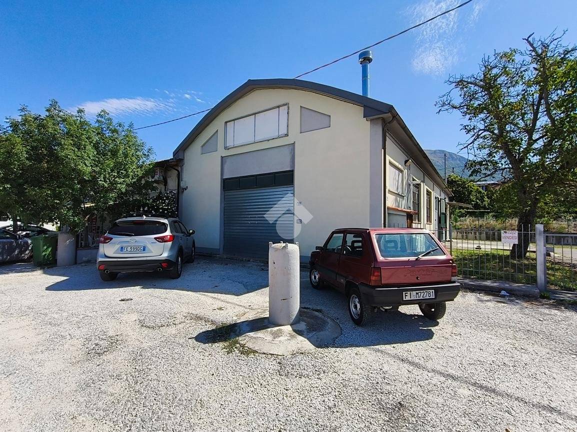 325m² Warehouse in Gualdo Tadino, Italy No. 275129
