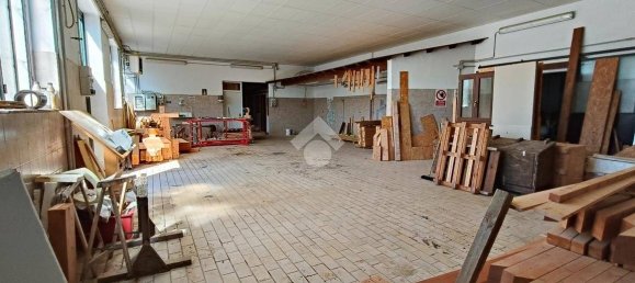 325m² Warehouse in Gualdo Tadino, Italy No. 275129 6