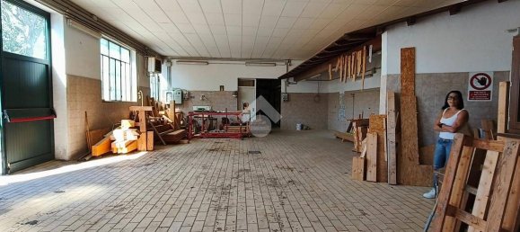 325m² Warehouse in Gualdo Tadino, Italy No. 275129 7