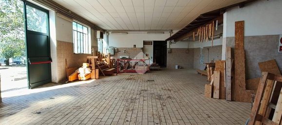 325m² Warehouse in Gualdo Tadino, Italy No. 275129 8