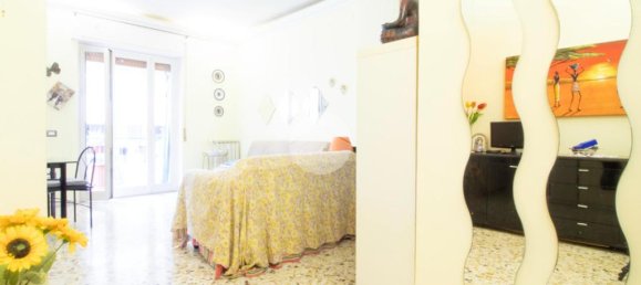 2 Schlafzimmer Wohnung in Naples, Italy, Nr. 31589 7