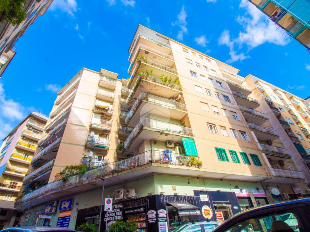 2 Schlafzimmer Wohnung in Naples, Italy, Nr. 31589