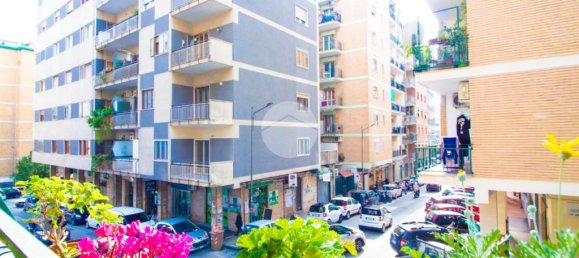 2 Schlafzimmer Wohnung in Naples, Italy, Nr. 31589 17