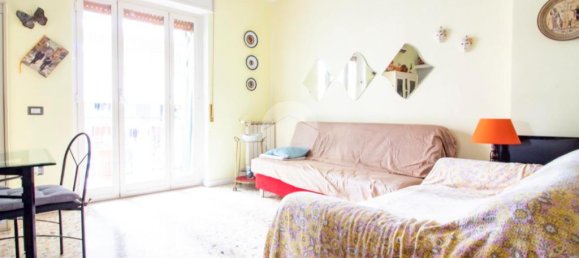 2 Schlafzimmer Wohnung in Naples, Italy, Nr. 31589 9