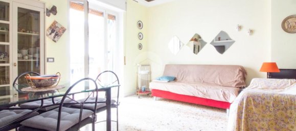 2 Schlafzimmer Wohnung in Naples, Italy, Nr. 31589 8