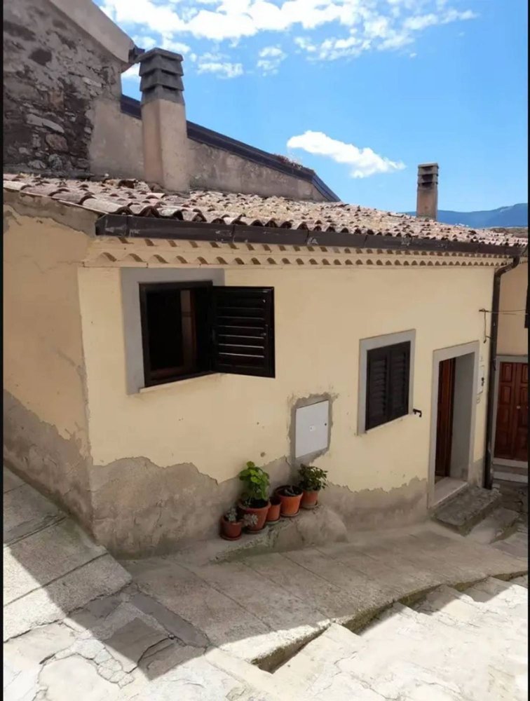 5 rooms Apartment in Abriola, Italy No. 111468