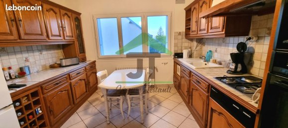 Casa de 4 dormitorios en Patay, France No. 83270 18